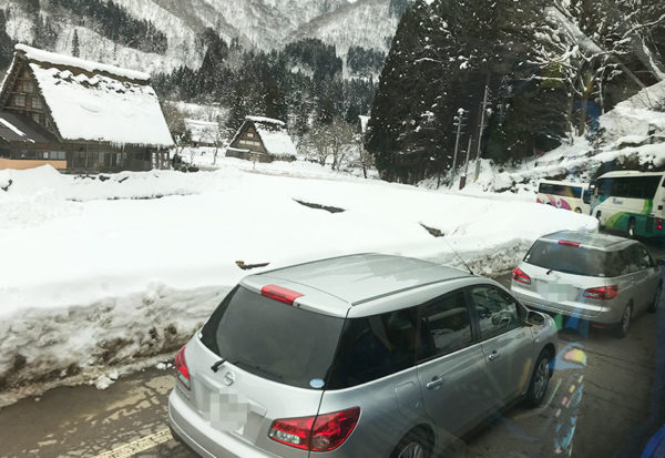 白川郷 駐車場待ち H.I.S.バスツアー 一泊二日 白川郷 飛騨 高山